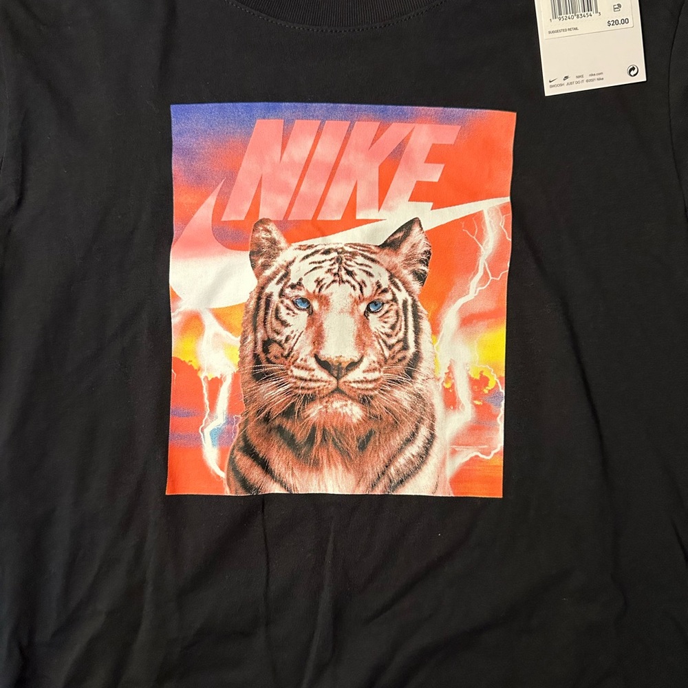 Nike Black and Red Short Sleeve Tees